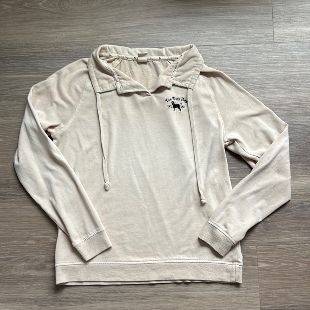 The black dog pull over size XS